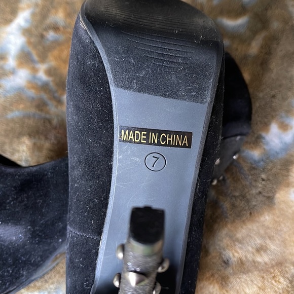 Black 4” heel dress shoes by UN Sensored - Picture 3 of 6